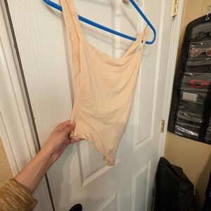 SKIMS Light Nude Scoop Bodysuit Skims